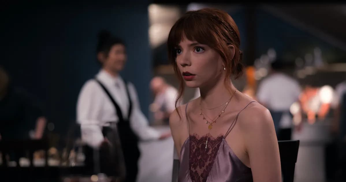 Film Menu recenzja: zaskakująca satyra na elitarną kuchnię