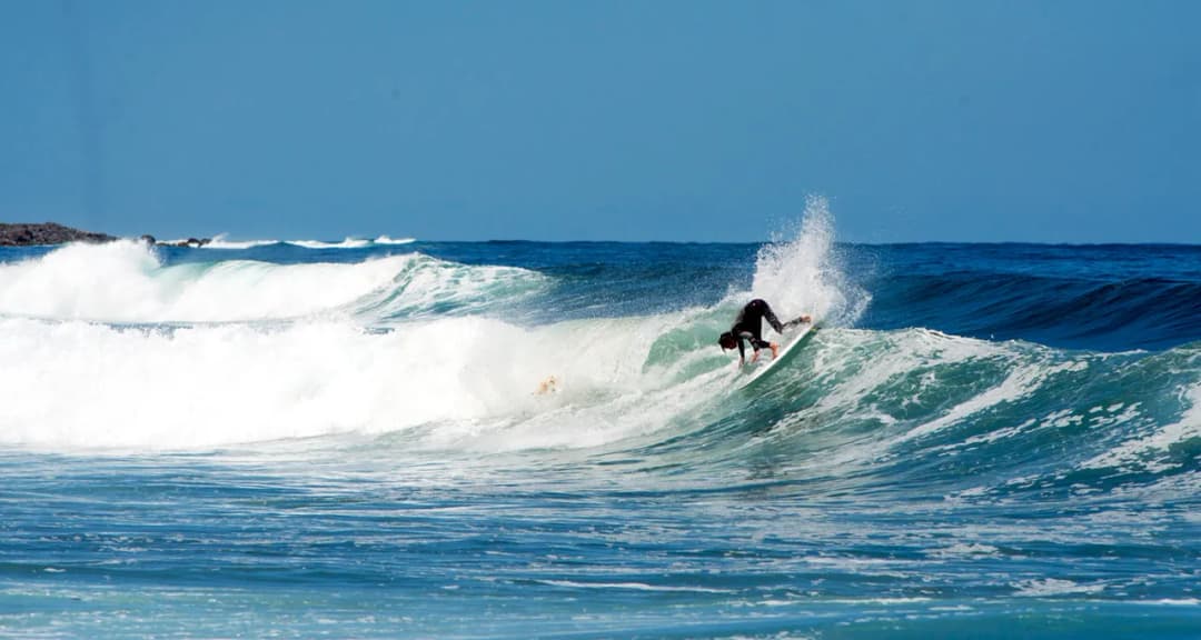 Najlepsze filmy o surferach: odkryj emocje i pasję surfingu
