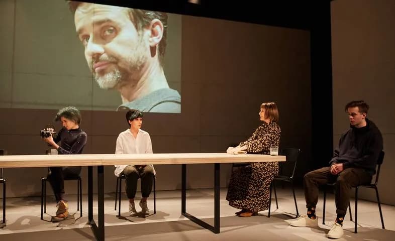 Recenzja spóźnione odwiedziny: emocjonalna podróż przez trudne tematy